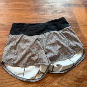 Lululemon speed Up Low-Rise Lined Short 2.5" In black/gray